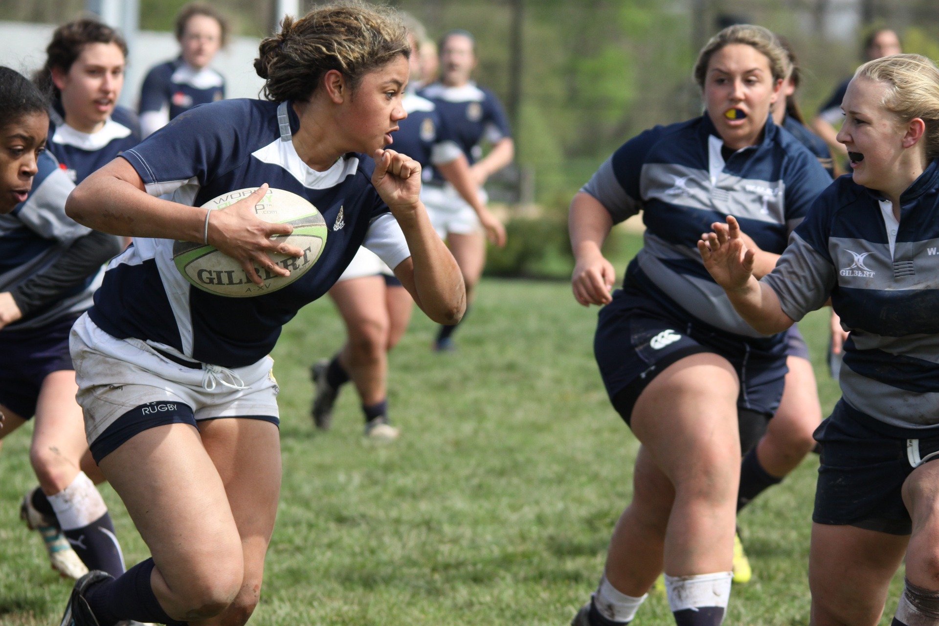 women-playing-rugby