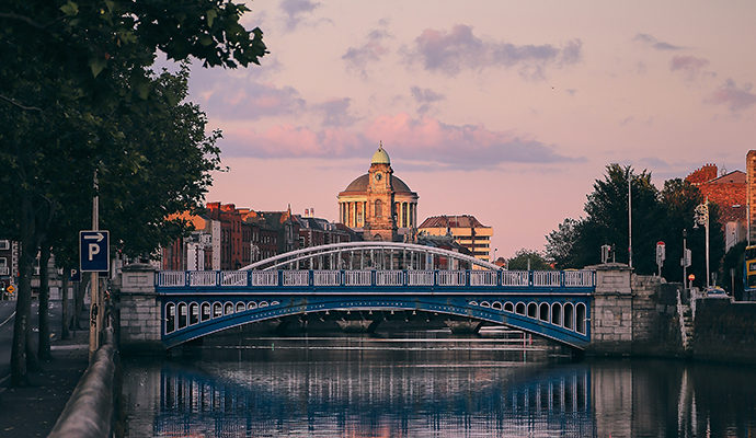 sunset-view-liffey-river-captured-together-with-bridge