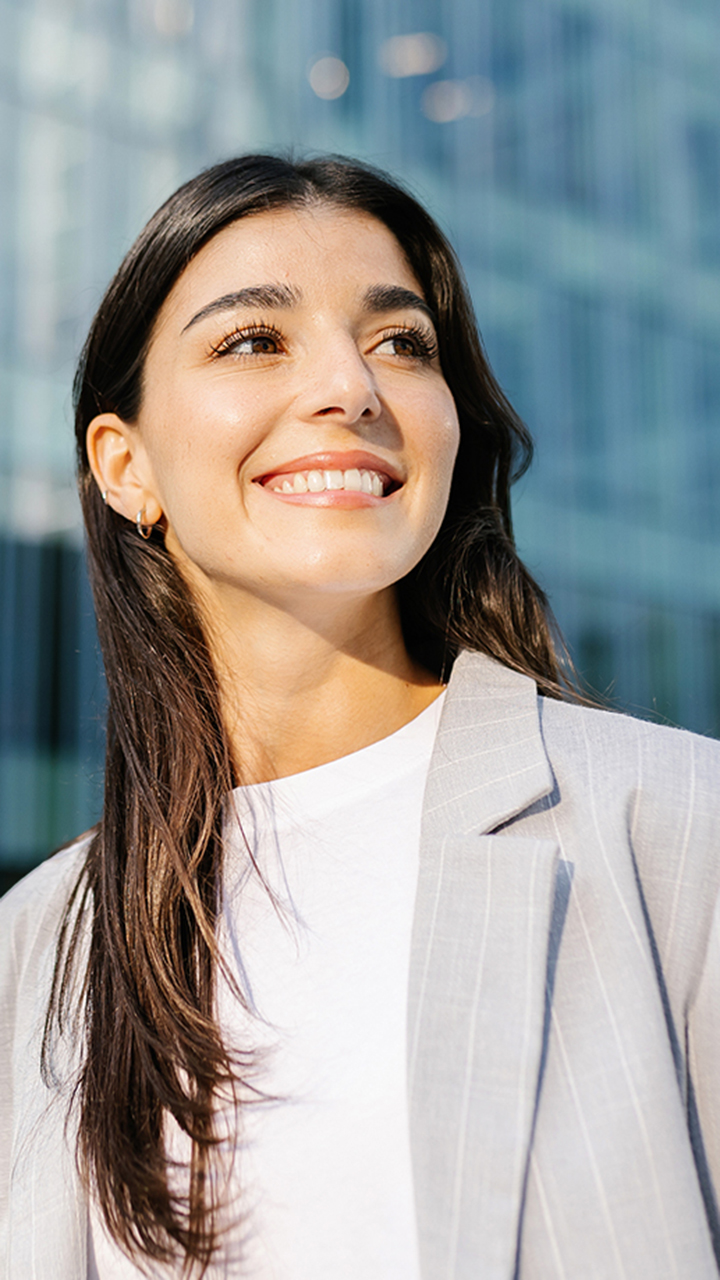 smiling-woman-looking-at-the-sky