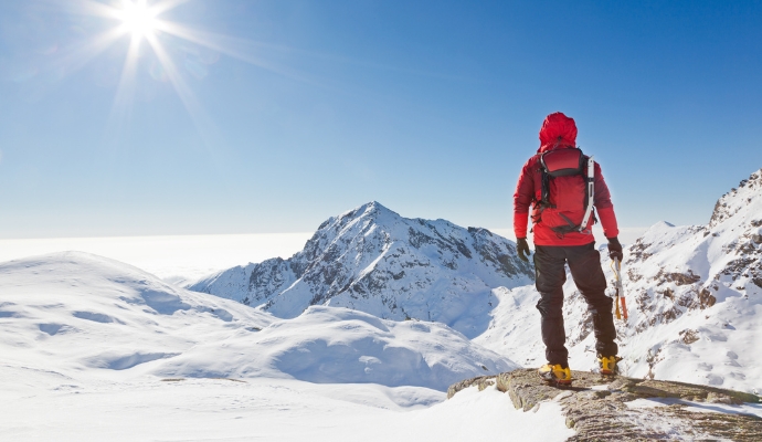 man-standing-on-snowy-mountain-ndo