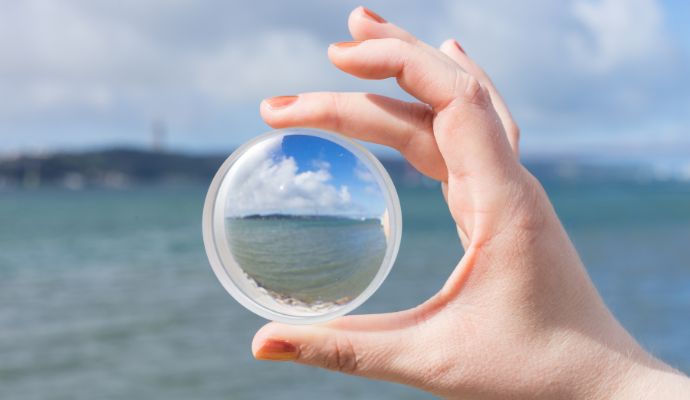 hand-holding-magnifying-glass-bdo