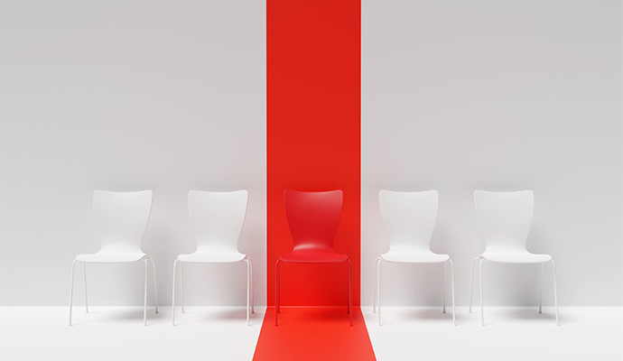 row-of-white-chairs-with-red-chairs-in-middle