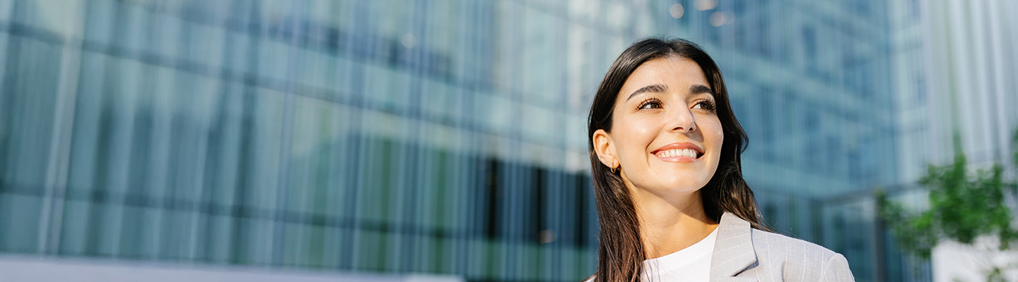 smiling-woman-looking-at-the-sky