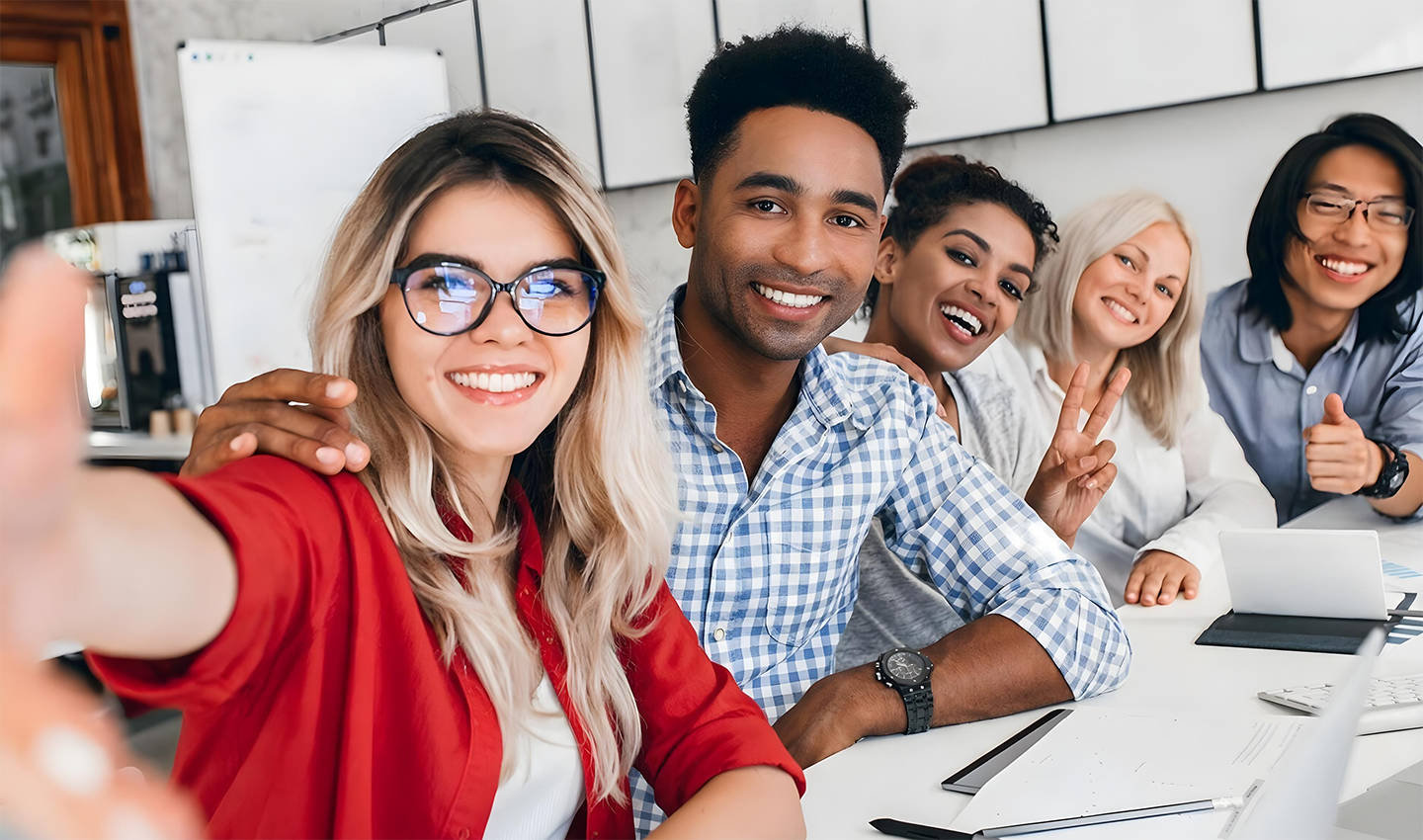 young-people-taking-selfie-smiling
