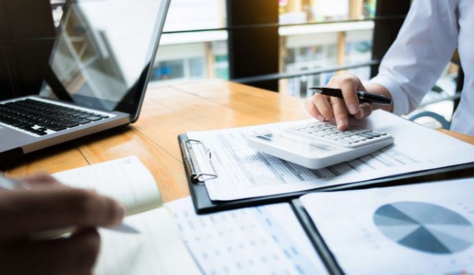 accountant-with-calculator-on-desk-bdo