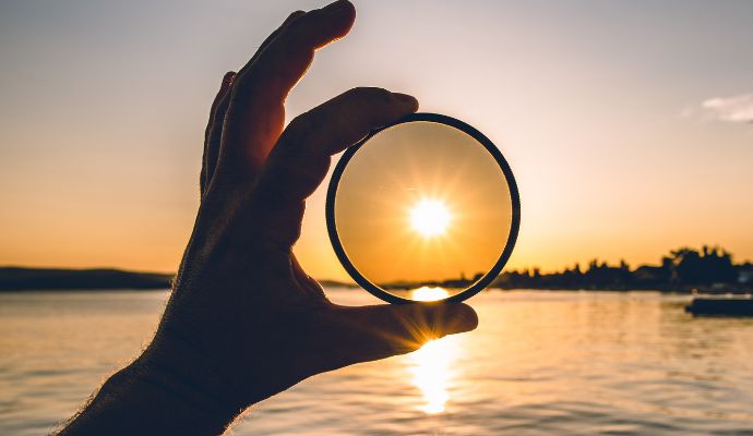 bdo-hand-holding-magnifying-glass