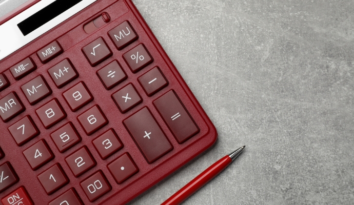 red-calculator-with-red-pen-on-table-bdo