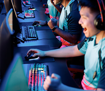 people-online-gaming-celebrating-bdo