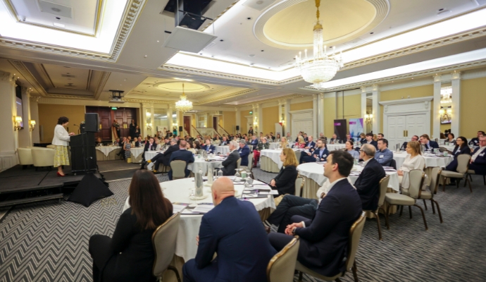 Senior-financial-services-leaders-convene-in-shelbourne-Dublin-690-x4