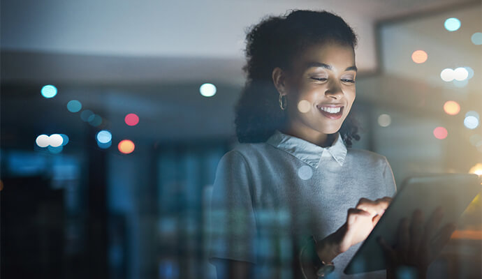 woman-on-tablet-evening-lights-reflections-bdo