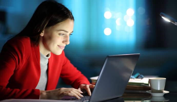 girl-working-with-laptop-securily-in-dark-bdo